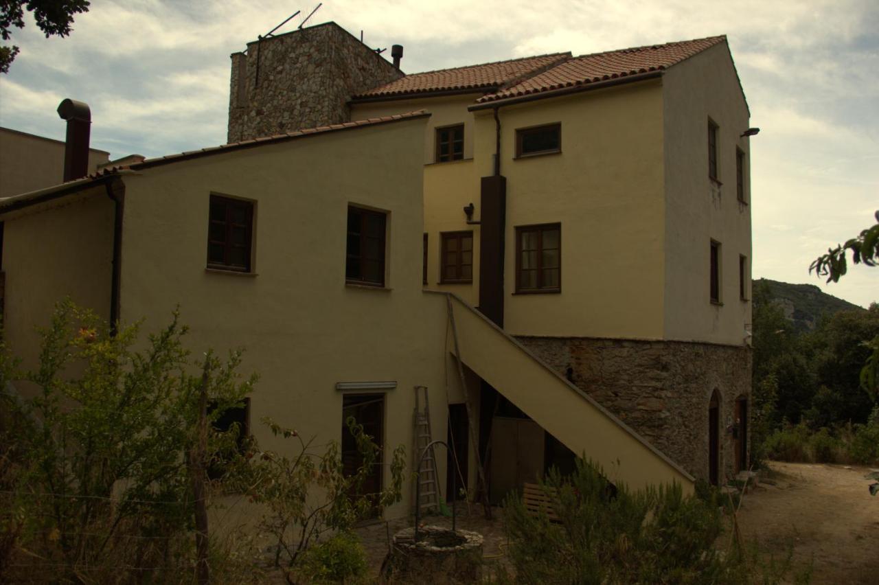 Le Petit Chateau Vezzi Portio Exterior foto